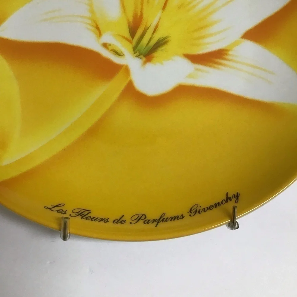 Givenchy Paris Porcelain Dessert Plates SET OF 2 Lily Bird of Paradise 8.25 2003